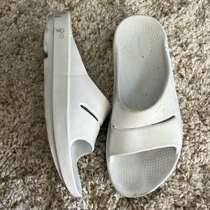 Oofos White sandal Slides